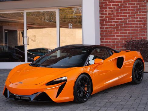 Used 2025 McLaren Artura Spider RWD image 25