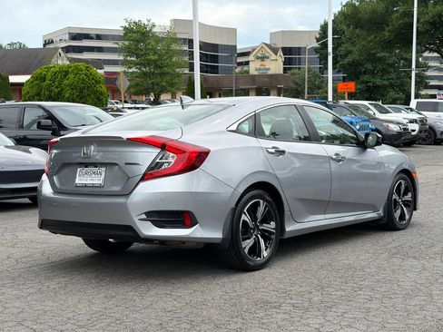Used 2018 Honda Civic Touring image 3