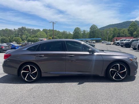 Used 2018 Honda Accord Sport image 7