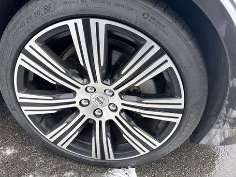 Used 2022 Volvo S90 T8 R-Design image 5