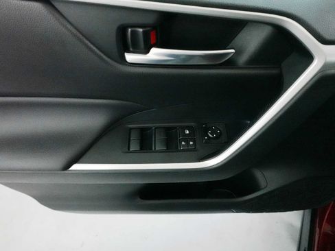 Used 2019 Toyota RAV4 XLE AWD/4WD image 11