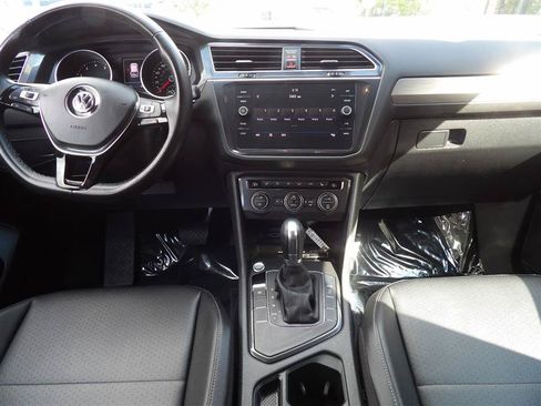 Used 2018 Volkswagen Tiguan SE FWD image 19