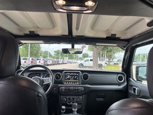 Used 2022 Jeep Wrangler Unlimited Sahara w/ Cold Weather Group AWD/4WD image 13