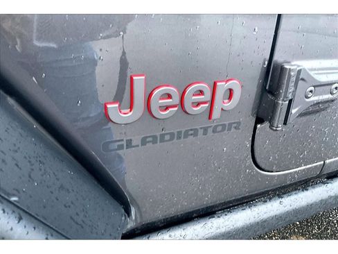 Used 2021 Jeep Gladiator Rubicon w/ Cold Weather Group image 32