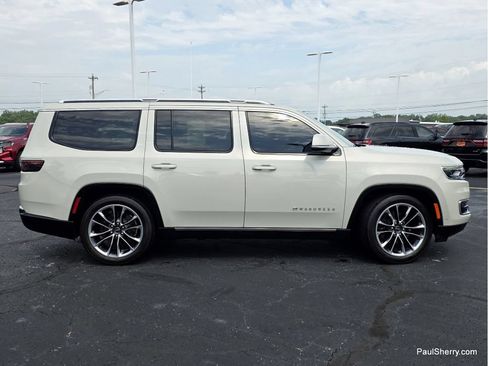 Used 2022 Jeep Wagoneer Series III w/ Premium Group I AWD/4WD image 11