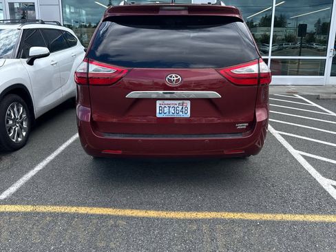 Used 2017 Toyota Sienna Limited Premium AWD/4WD image 11