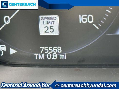 Used 2021 Volvo XC60 T5 Momentum AWD/4WD image 24