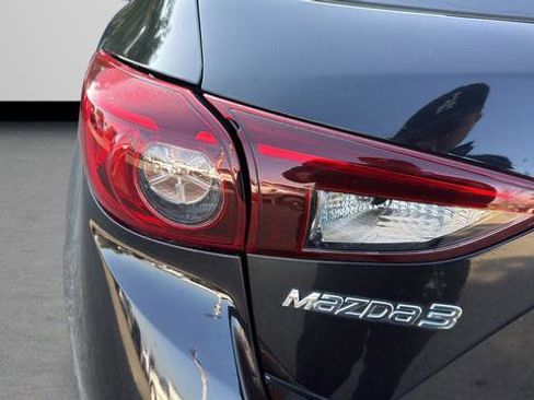 Used 2018 MAZDA MAZDA3 Sport FWD image 28