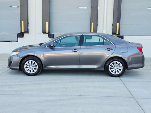 Used 2012 Toyota Camry FWD image 2