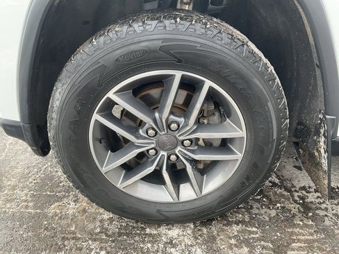 Used 2020 Jeep Grand Cherokee Laredo w/ Quick Order Package 2BN North image 9