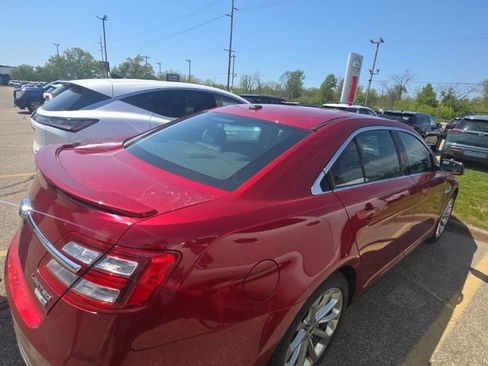 Used 2018 Ford Taurus Limited AWD/4WD image 2