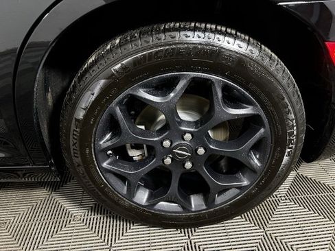 Used 2023 Chrysler 300 Touring L w/ Popular Equipment Group image 25