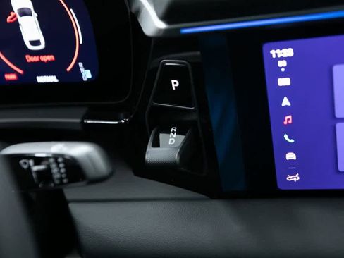 Certified 2025 Porsche Macan 4S Electric image 25