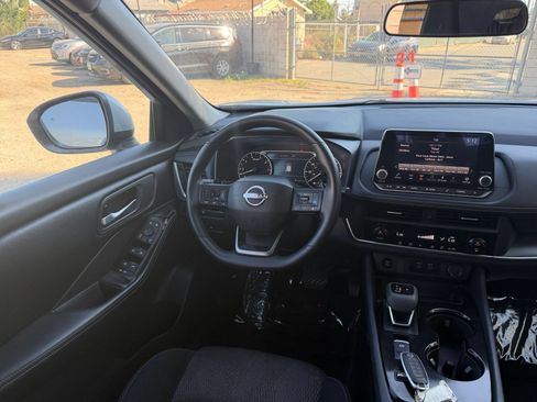Used 2025 Nissan Rogue SV FWD image 36