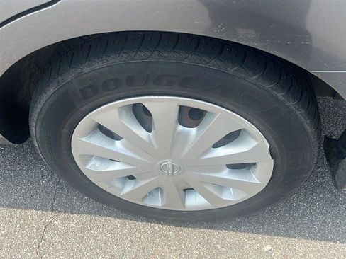 Used 2016 Nissan Versa FWD image 12