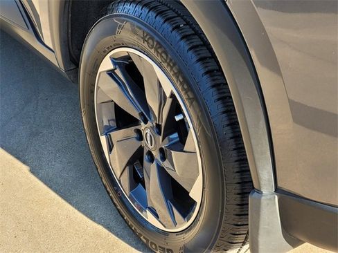 Used 2025 Nissan Rogue SV w/ SV Premium Package image 7