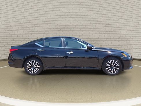 Certified 2025 Nissan Altima 2.5 SV FWD image 4
