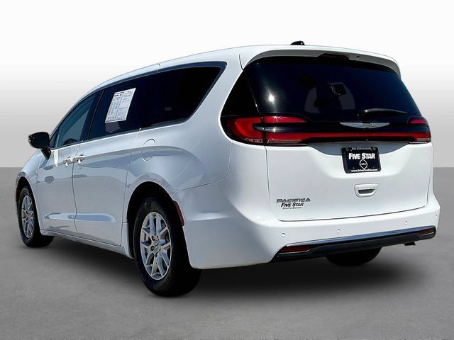 Used 2024 Chrysler Pacifica Touring-L FWD image 5