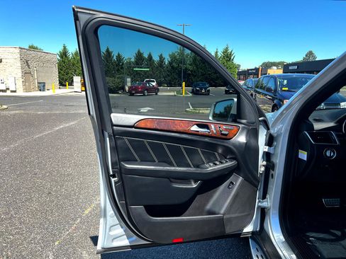 Used 2012 Mercedes-Benz ML 63 AMG 4MATIC image 9