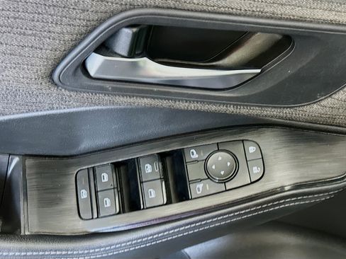 Used 2023 Nissan Rogue SV image 15