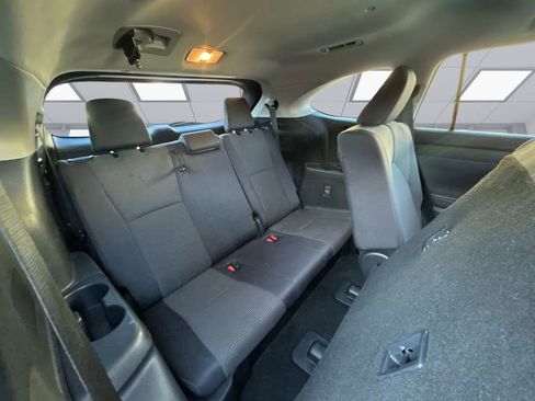 Used 2024 Toyota Highlander LE AWD/4WD image 20