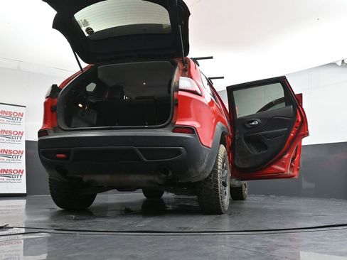 Used 2019 Jeep Cherokee Trailhawk w/ Cold Weather Group image 29