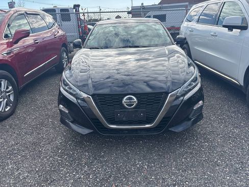 Used 2020 Nissan Altima 2.5 SR FWD image 2
