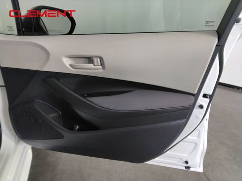 Used 2025 Toyota Corolla LE FWD image 31