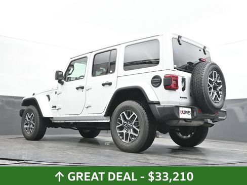Used 2025 Jeep Wrangler Unlimited Sahara AWD/4WD image 44