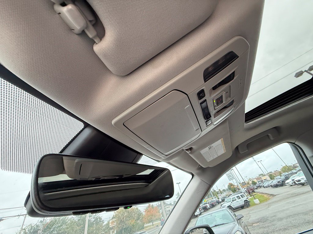 Used 2021 Toyota Highlander XLE AWD/4WD image 22