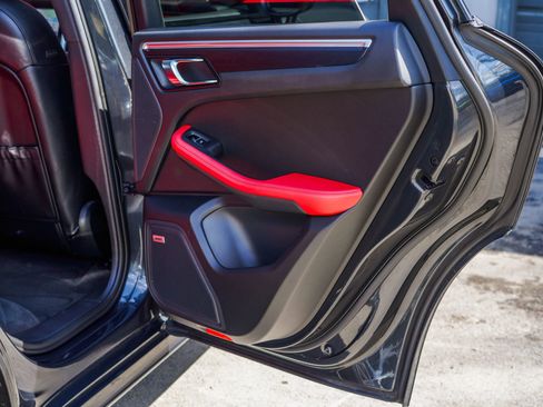 Used 2017 Porsche Macan GTS image 32