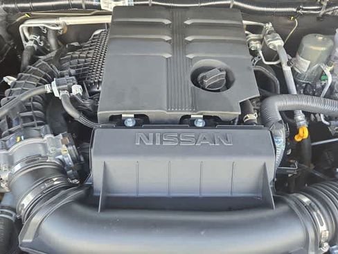 Used 2024 Nissan Frontier SV w/ SV Convenience Package RWD image 13