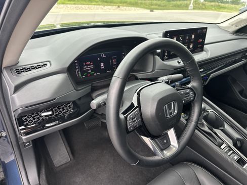 Used 2025 Honda Accord Touring image 11