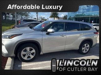 Used 2021 Toyota Highlander L video 1