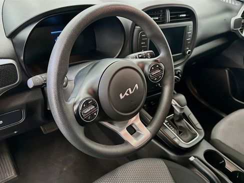 Used 2025 Kia Soul LX w/ LX Technology Package FWD image 18