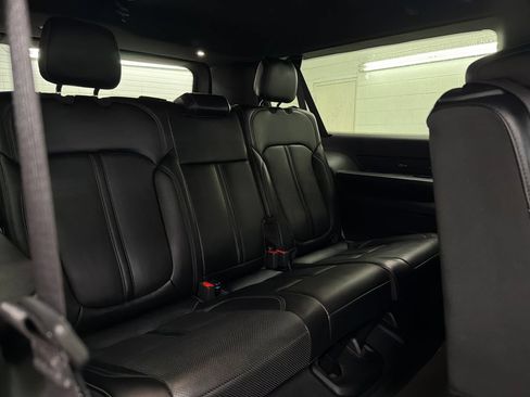 Used 2024 Jeep Wagoneer L Series II RWD image 32
