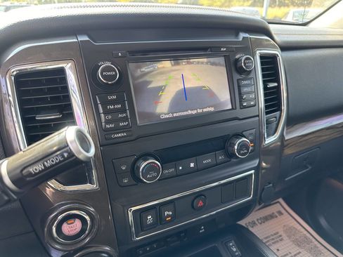 Used 2016 Nissan Titan SL image 14