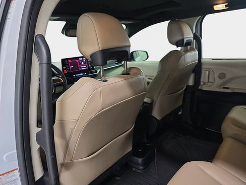 Used 2024 Toyota Sienna XLE image 16