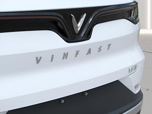 New 2025 VinFast VF 8 Eco image 35