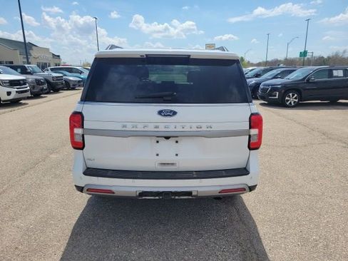 Used 2024 Ford Expedition XLT image 23