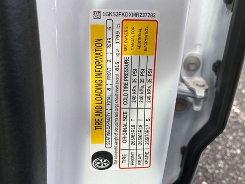 Used 2021 GMC Yukon XL SLE w/ Gmc Pro Safety Plus Package image 32