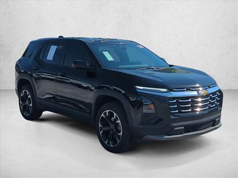 Used 2025 Chevrolet Equinox LT image 3