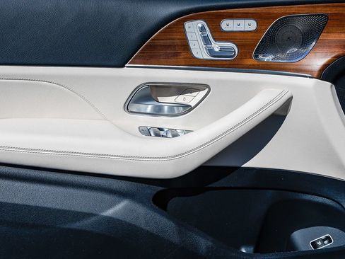 New 2026 Mercedes-Benz GLS 450 4MATIC image 21