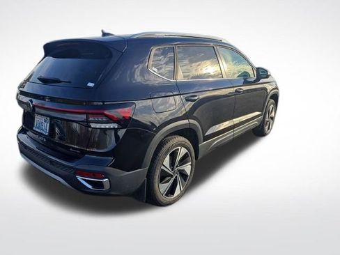 Used 2025 Volkswagen Taos SE image 7