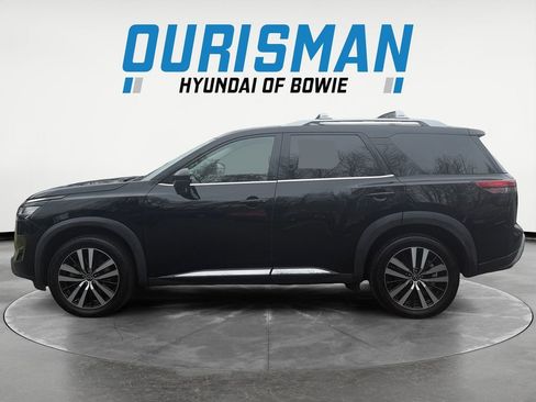 Used 2023 Nissan Pathfinder Platinum image 3