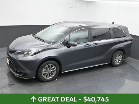 Used 2025 Toyota Sienna LE image 36