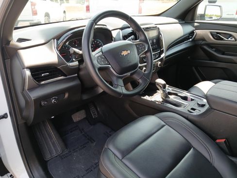 Used 2023 Chevrolet Traverse LT FWD image 13