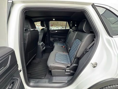 New 2026 Volkswagen Atlas Cross Sport SEL Premium R-Line AWD/4WD image 9