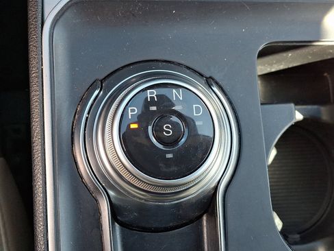 Used 2021 Ford Edge SE image 14