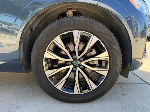 Certified 2023 Volvo XC60 B5 Plus AWD/4WD image 9
